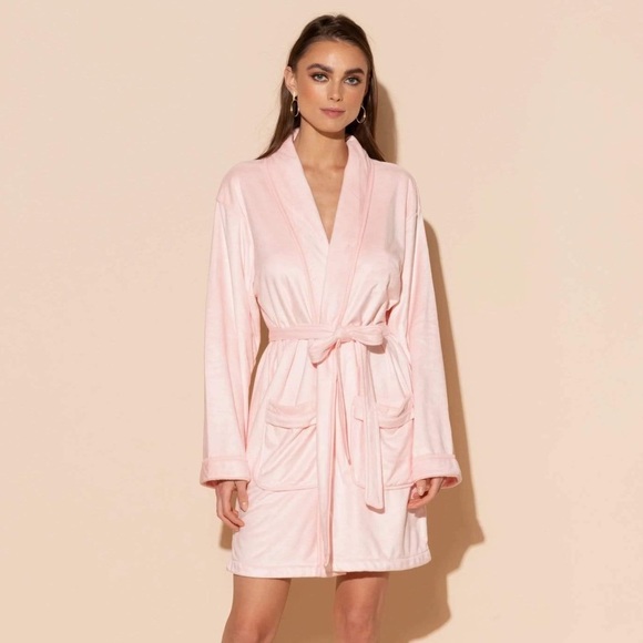 Wrap Up by VP Short Bridesmaid Robe - Picture 2 of 7